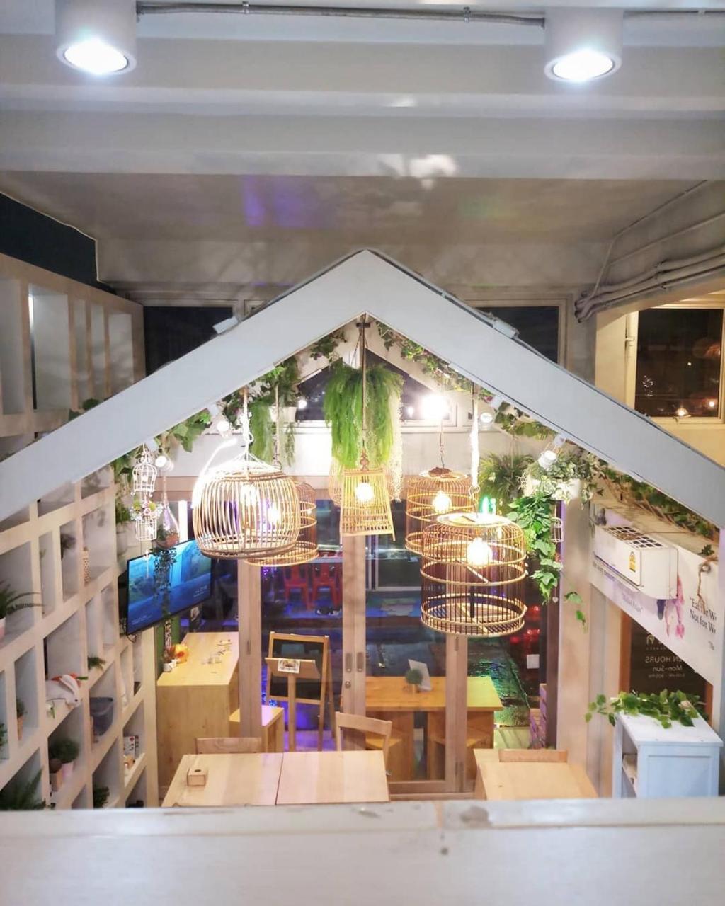 Kinnon Deluxe Hostel Coworking Cafe Bangkok Exteriör bild