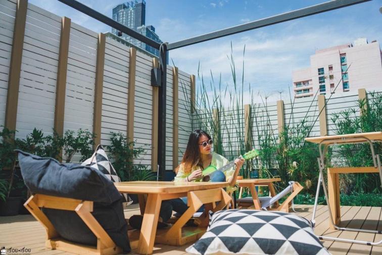 Kinnon Deluxe Hostel Coworking Cafe Bangkok Exteriör bild