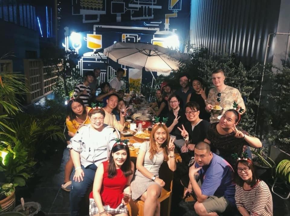 Kinnon Deluxe Hostel Coworking Cafe Bangkok Exteriör bild