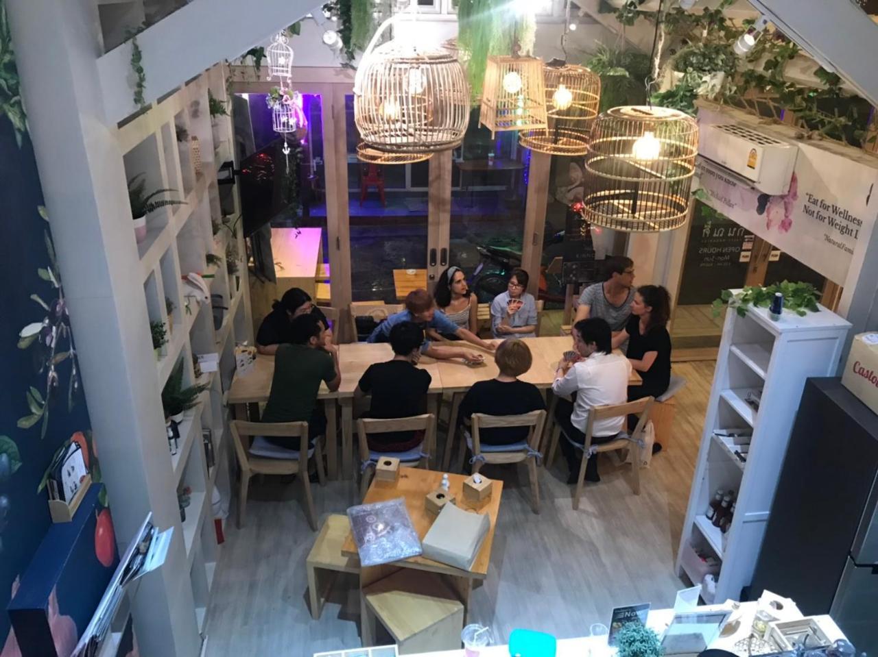Kinnon Deluxe Hostel Coworking Cafe Bangkok Exteriör bild
