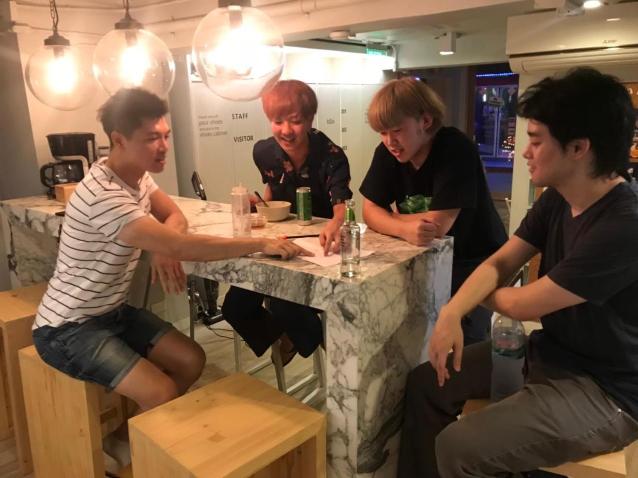 Kinnon Deluxe Hostel Coworking Cafe Bangkok Exteriör bild